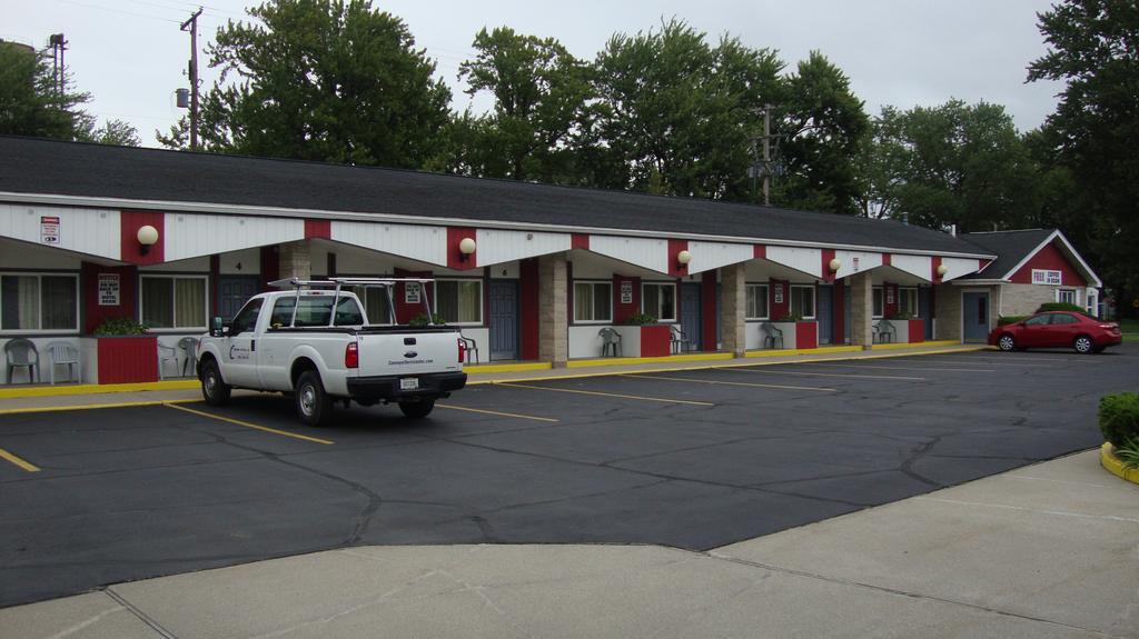 Pinconning Trail Inn Motel エクステリア 写真
