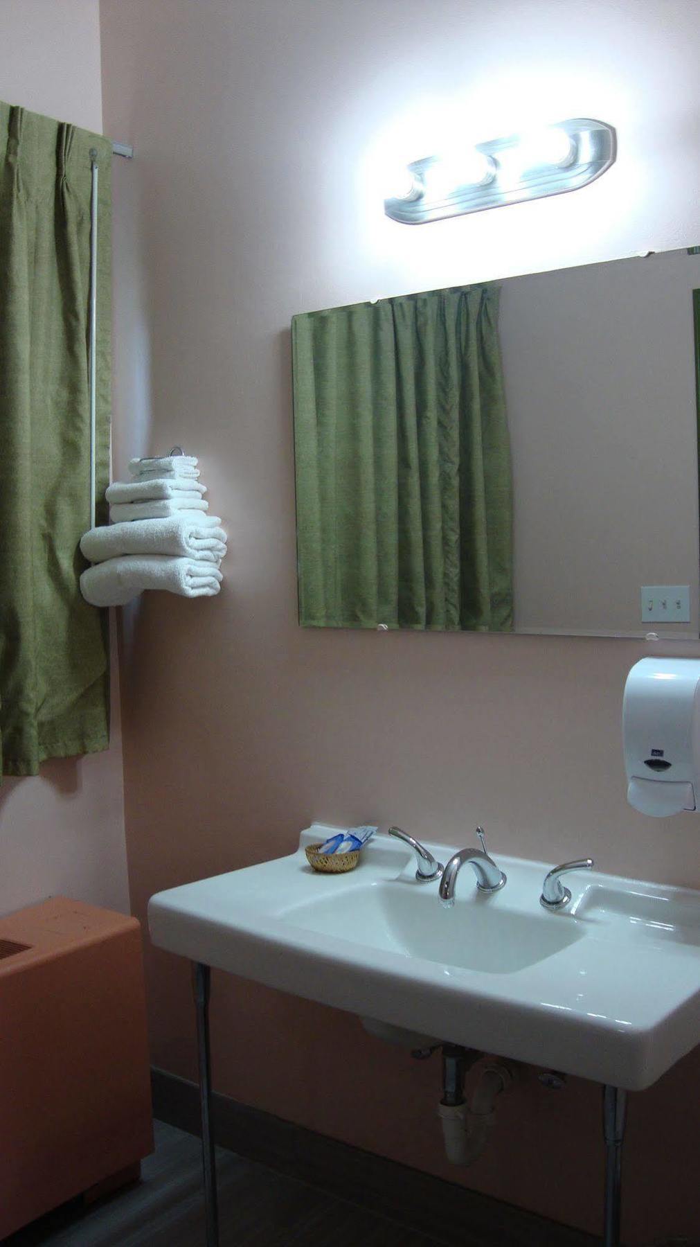 Pinconning Trail Inn Motel エクステリア 写真