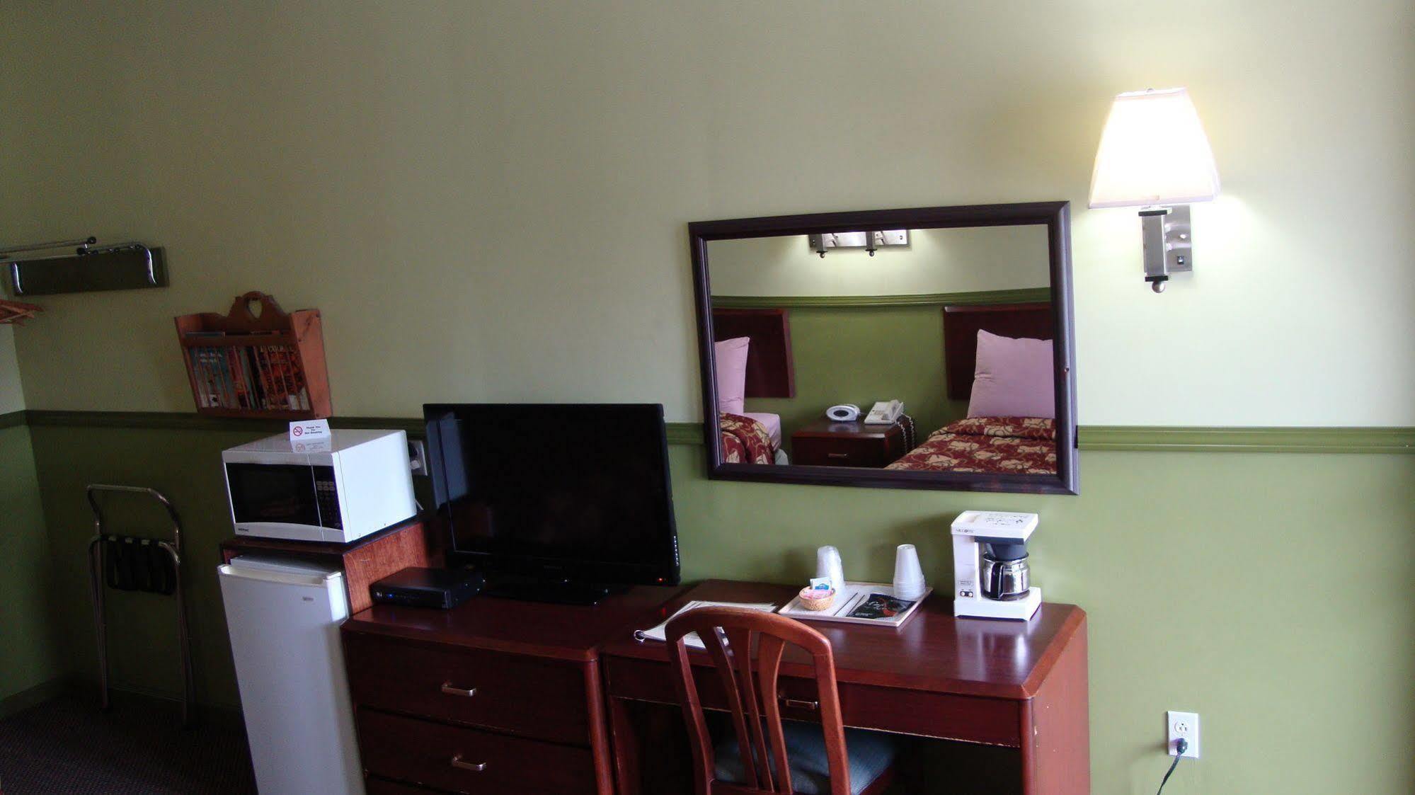 Pinconning Trail Inn Motel エクステリア 写真