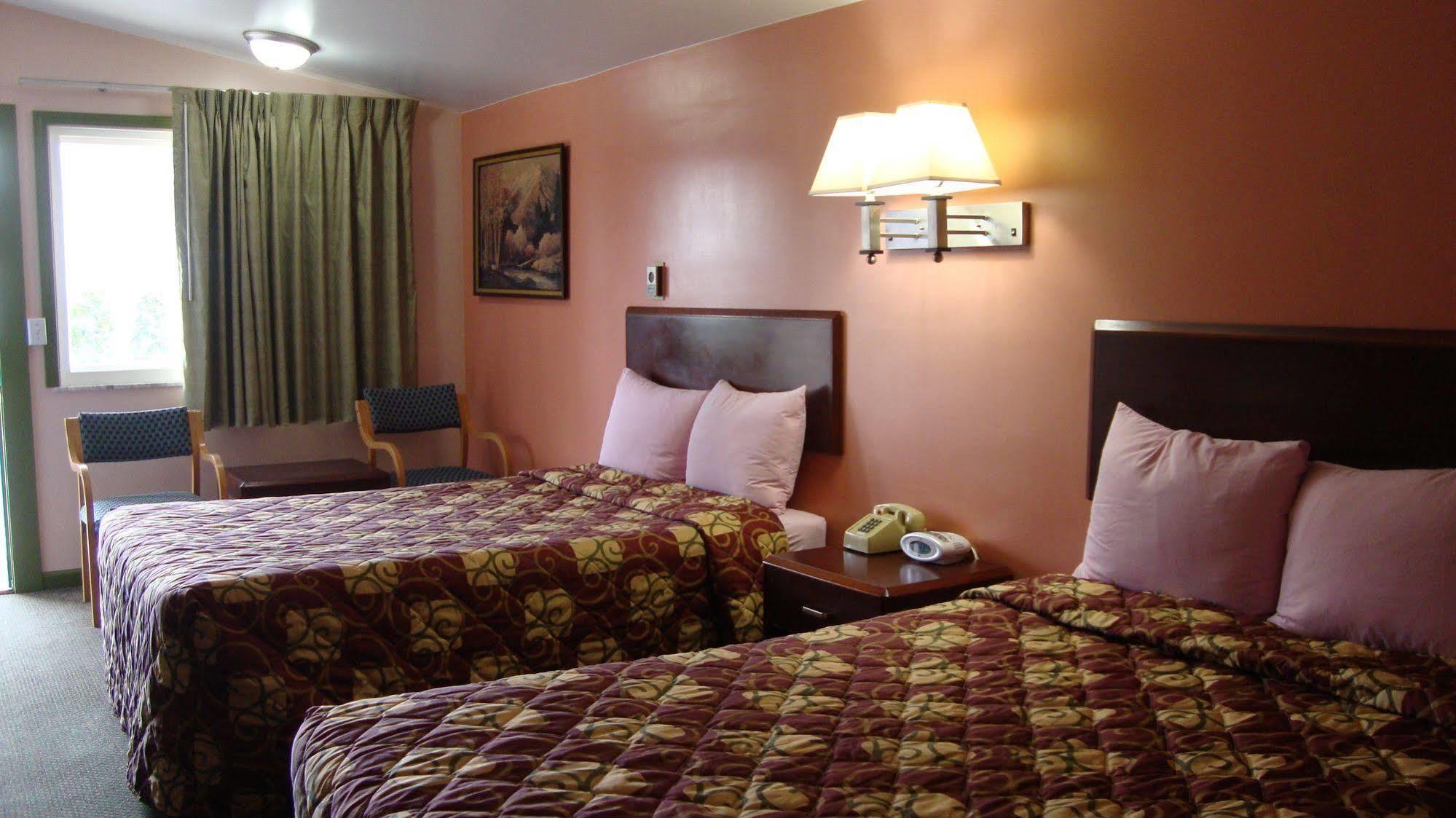 Pinconning Trail Inn Motel エクステリア 写真