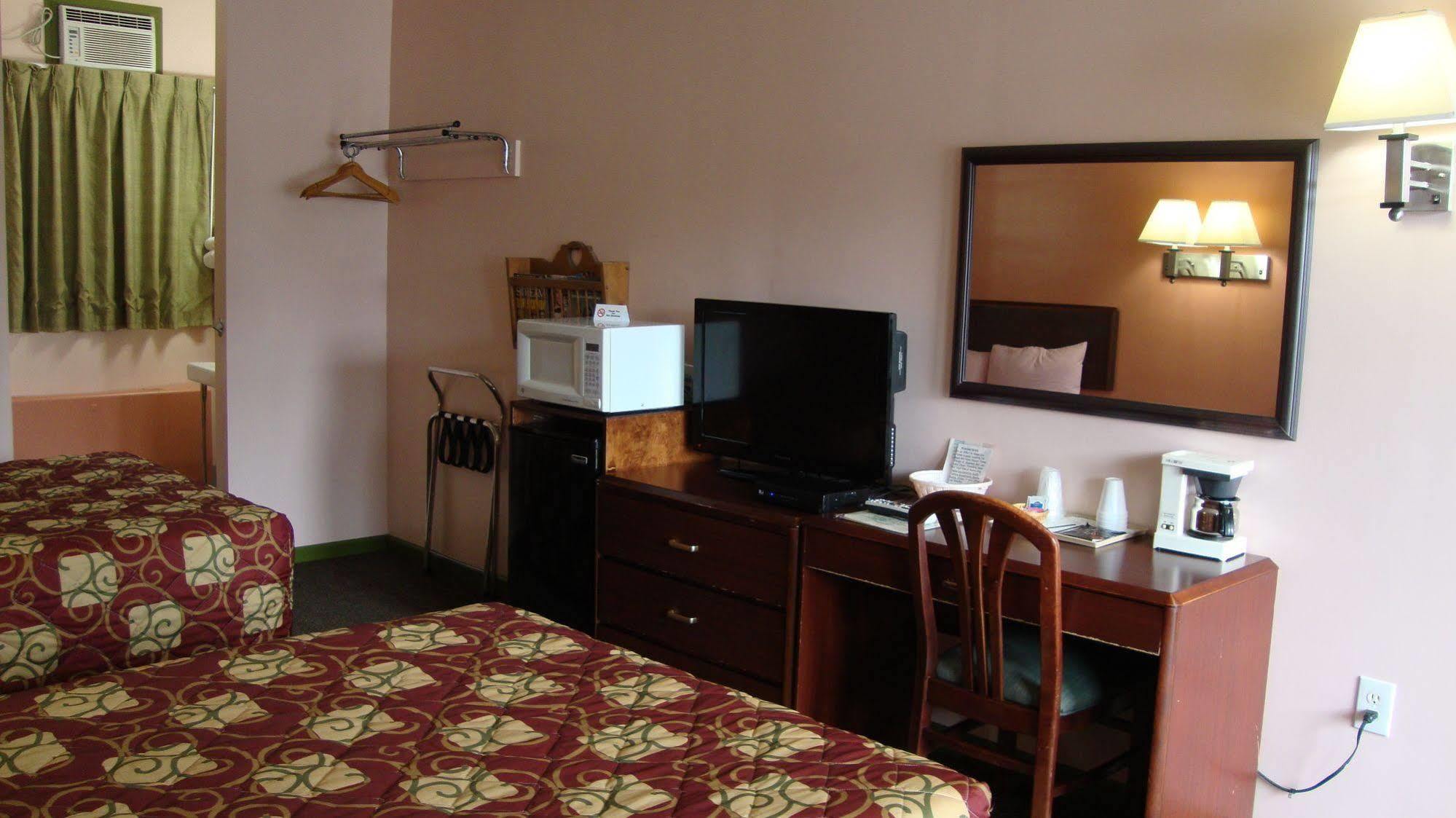 Pinconning Trail Inn Motel エクステリア 写真