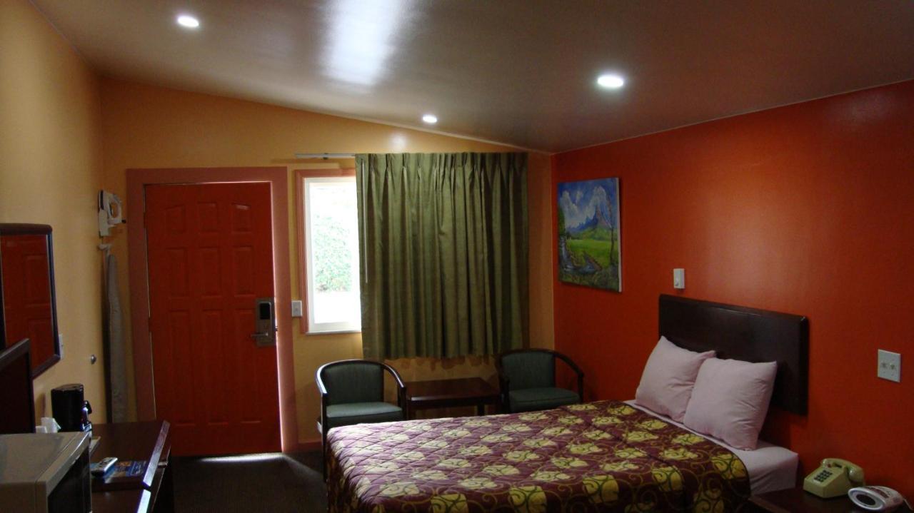 Pinconning Trail Inn Motel エクステリア 写真
